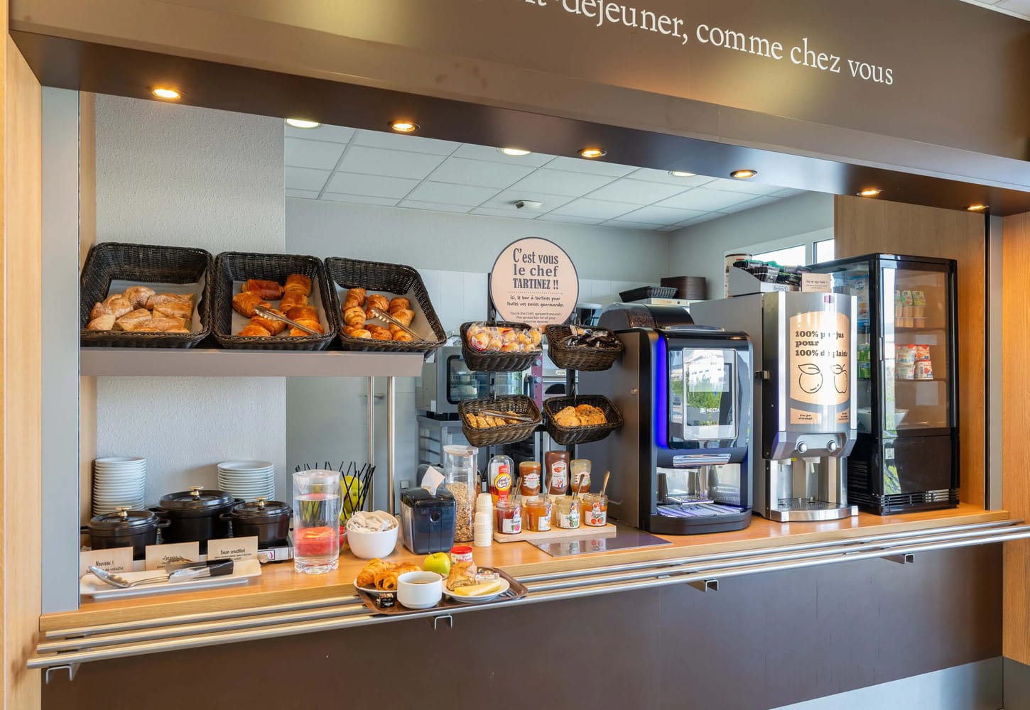 hotel-lyon-eurexpo-chassieu_4575_breakfast-buffet-23668_0